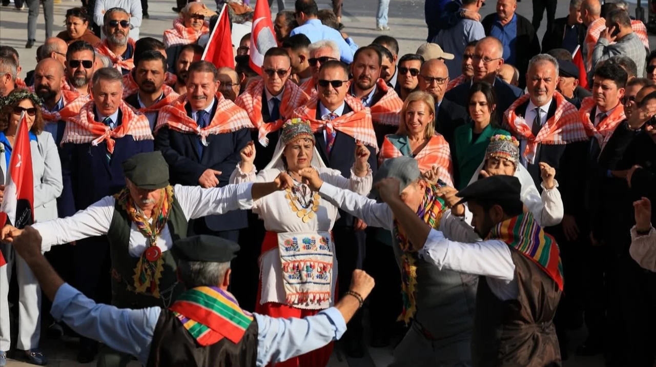 11. Uluslararası Milas Zeytin Hasat Şenliği Renkli Görüntülere Sahne Oldu
