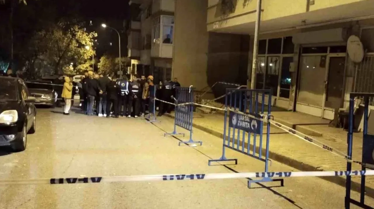 Kartal’da Kolonları Çatlayan 4 Katlı Bina Mühürlendi: AFAD ve Zabıta Müdahale Etti