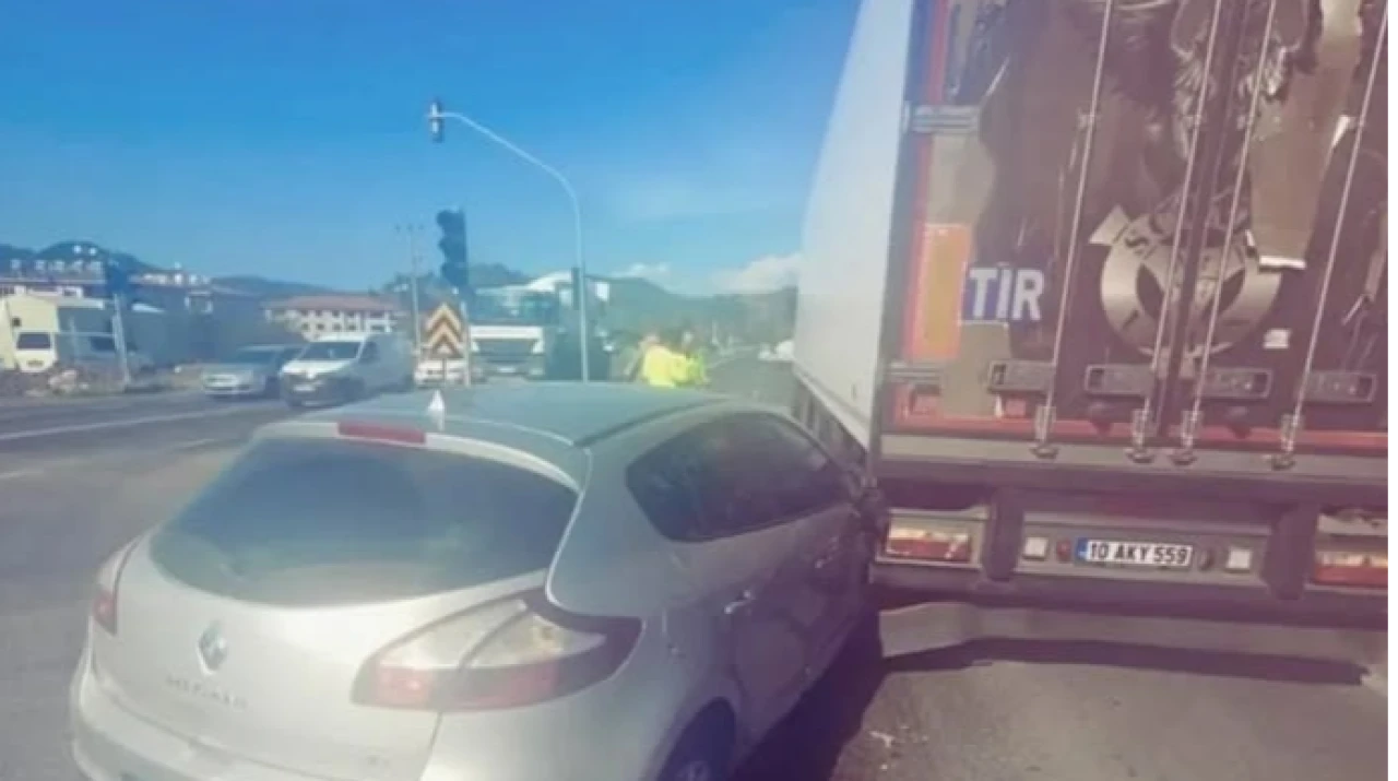 Ortaca’da Elektrik Kesintisi Trafik Işıklarını Durdurdu, Kavşakta Kaza: 1 Yaralı