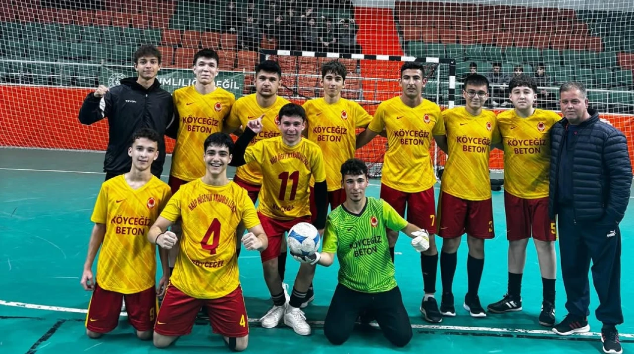 Naip Hüseyin Anadolu Lisesi Futsalda İlçe Grup Şampiyonu Oldu