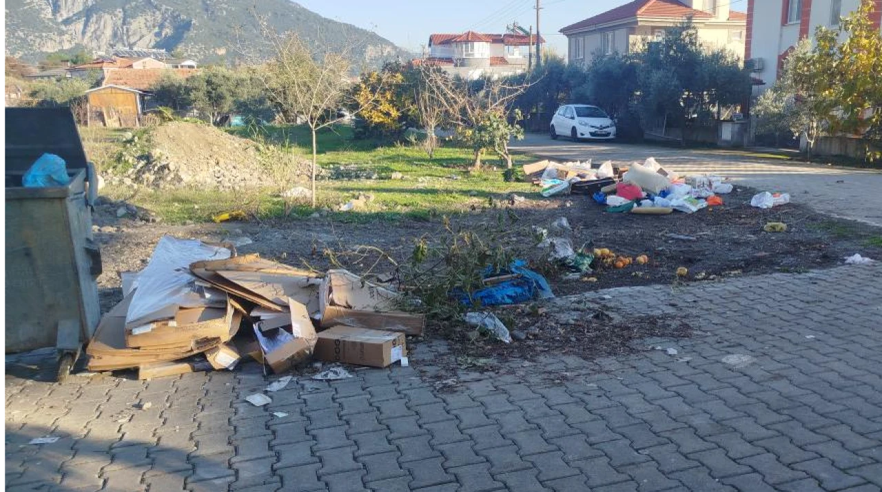 Köyceğiz Yenimahalle’de Çöp Sorunu: Vatandaşlar Şikayetçi