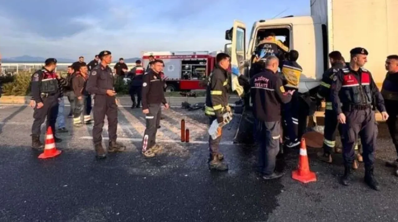 Bodrum–Milas Yolunda Sıkışmalı Kaza: İki Kişi Kurtarıldı