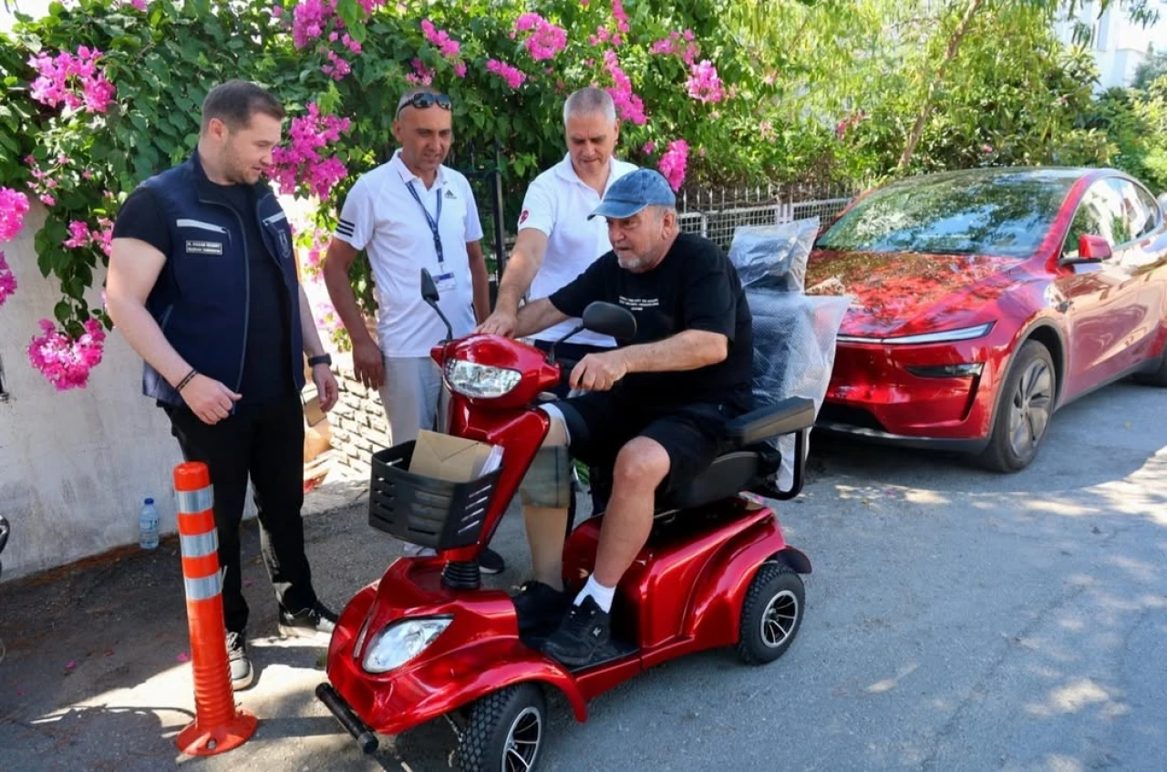Bodrum Belediyesi’nden Özel Gereksinimli Vatandaşlara Akülü Sandalye Desteği