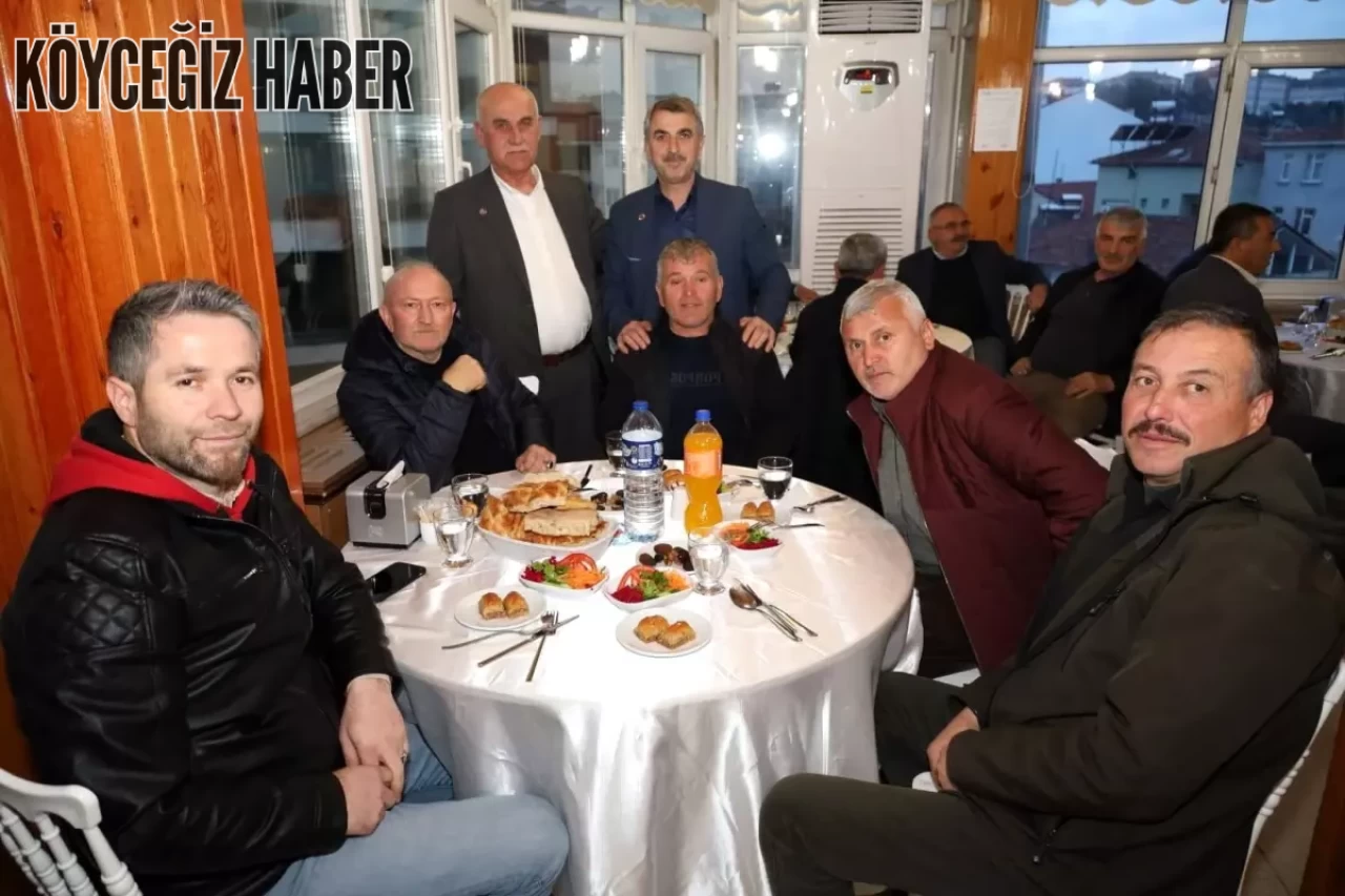 Bafra'da Muhtarlar İftar Programında Bir Araya Geldi