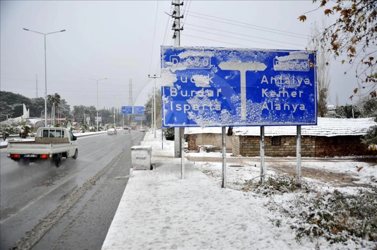 Antalya'da 29 Yıl Sonra Nisan Ayında Kar Sürprizi