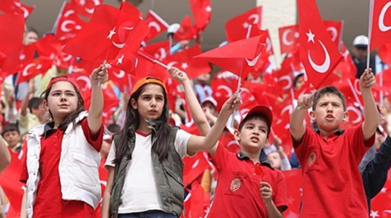 23 Nisan Resmi Tatil, Peki 24 Nisan’da Okullar Açık mı? İşte 2025 Tatil Takvimi Detayları