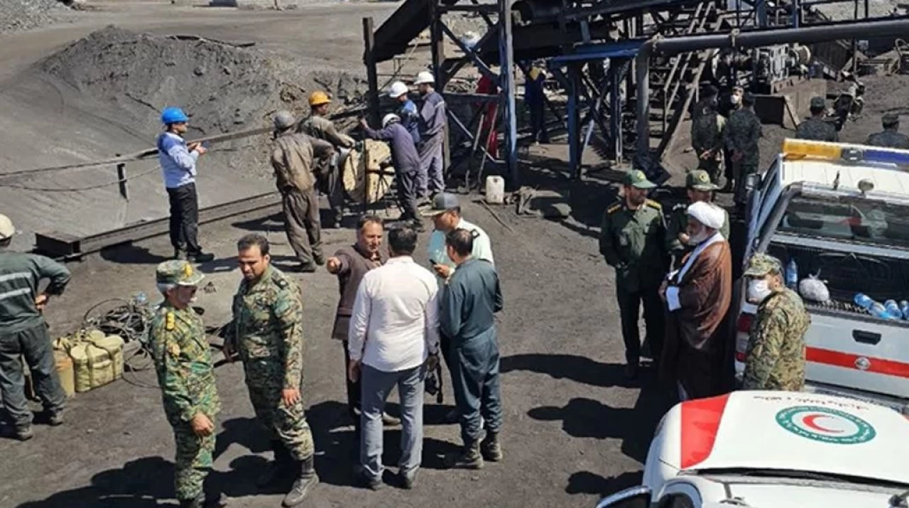 İran'da Kömür Madeninde Gaz Sızıntısı: 5 İşçi Hayatını Kaybetti, 1 İşçiye Hâlâ Ulaşılamadı
