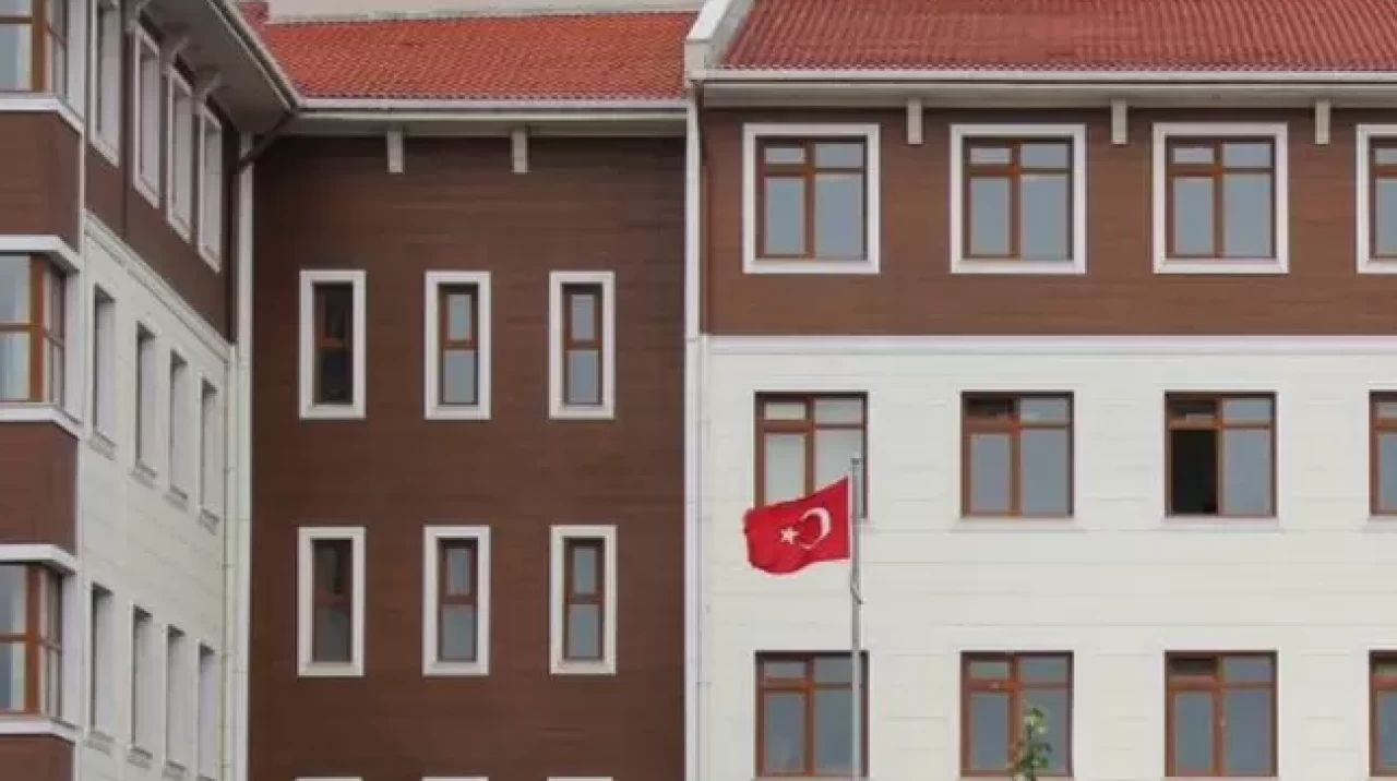 5 Lise Öğrencisi Karaman'da Tavuk Dönerden Zehirlendi