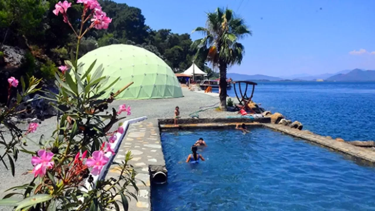 Sultaniye Kaplıcaları Köyceğiz 2025: Şifalı Sular, Çamur Banyosu ve Termal Turizm Rehberi