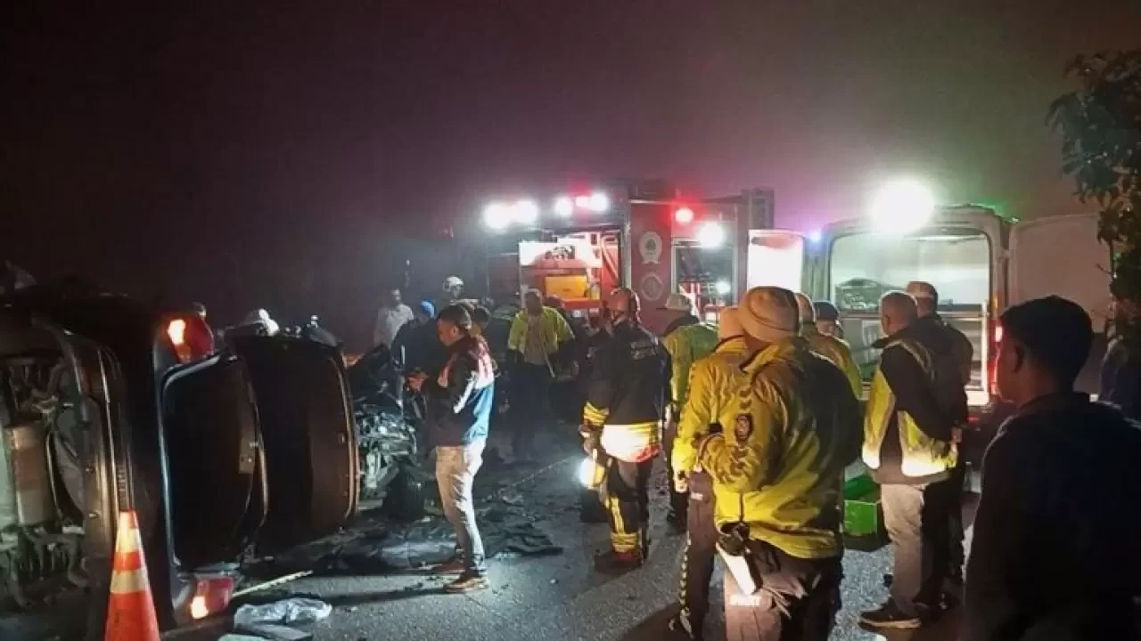 Samsun Bafra’da Feci Kaza: Minibüs Bahçeye Uçtu, 1 Kişi Hayatını Kaybetti