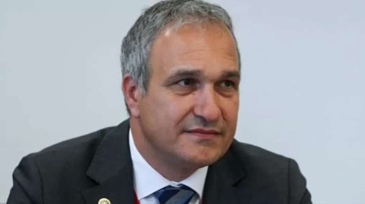 Suat Özçağdaş kimdir, Kaç Yaşında, Aslen Nereli, Evli mi, Eşi Kim Eğitim Mesleği Nedir?