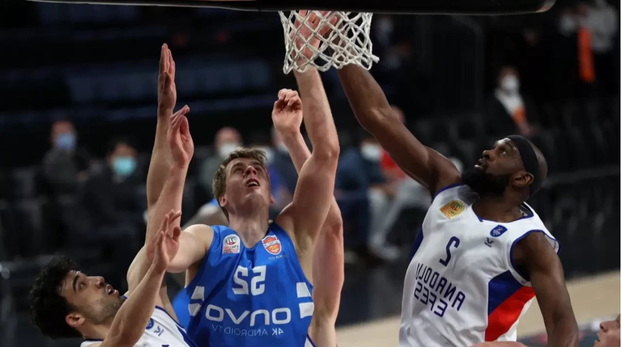 Anadolu Efes Sezonu Galibiyetle Kapattı: Onvo Büyükçekmece’yi 76-65 Mağlup Etti