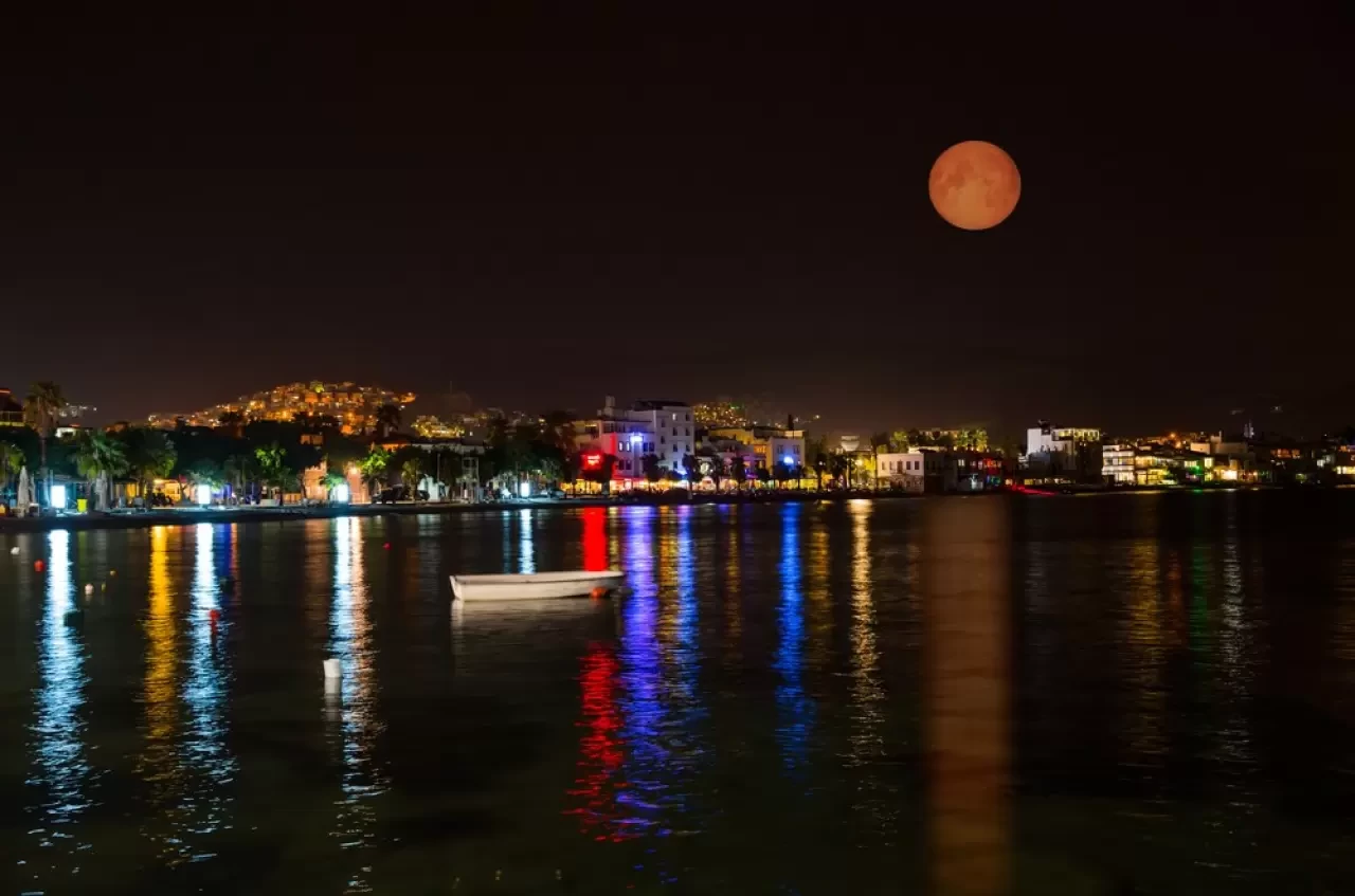 Bodrum'da Feci İntihar: Ayağına Ağırlık Bağlayarak Denize Atlayan Kişi Hayatını Kaybetti