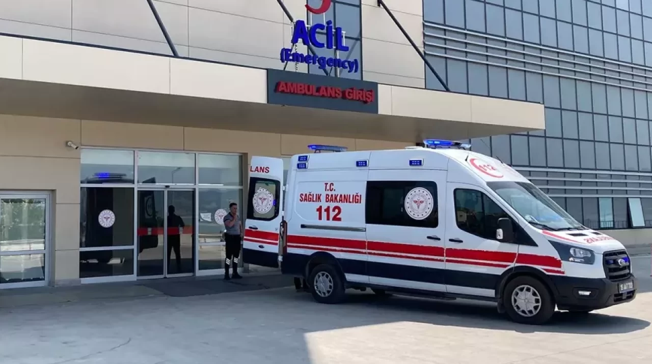 Kurban Eti Çekerken Elini Makineye Kaptıran Genç Kız Ağır Yaralandı