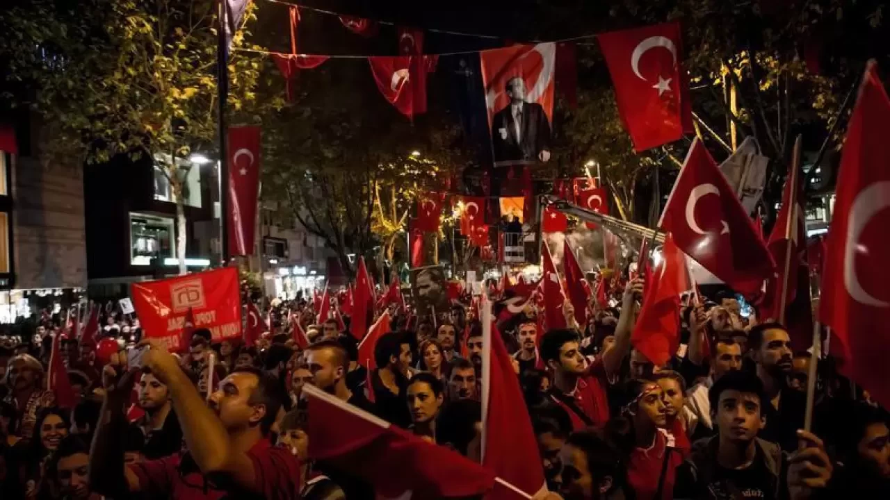 15 Temmuz 2025'te Resmî Tatil Var, Peki 14 Temmuz Pazartesi Ne Olacak?