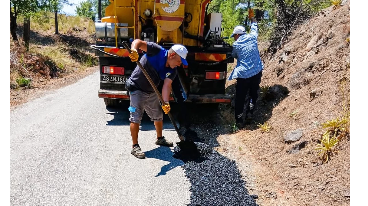 Köyceğiz Akköprü Mahallesi’nde Yol Konforu Artıyor! Fen İşleri Müdürlüğü’nden Rotmiks Atağı