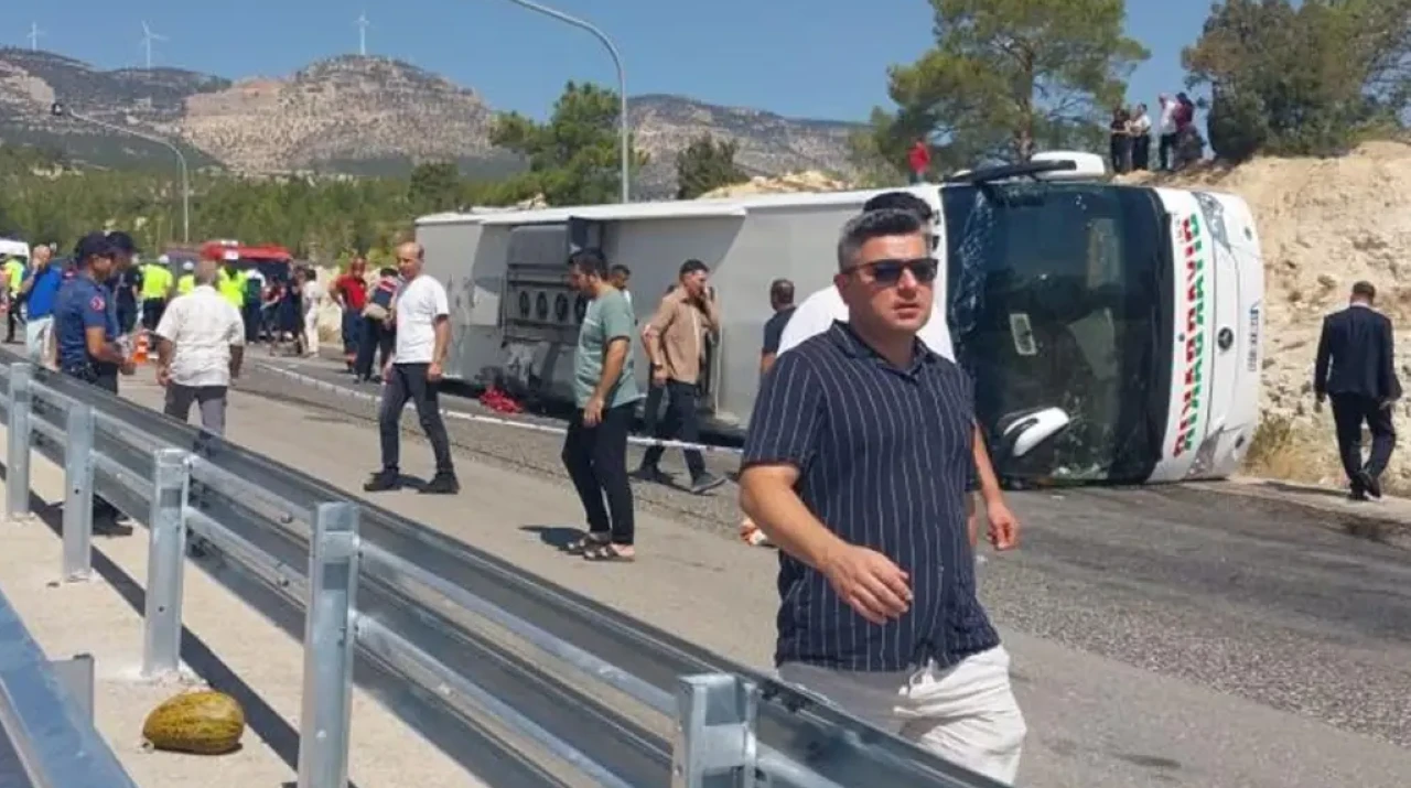 Mersin Mut’ta Otobüs ile Kamyon Çarpıştı Ölü ve Yaralılar Var