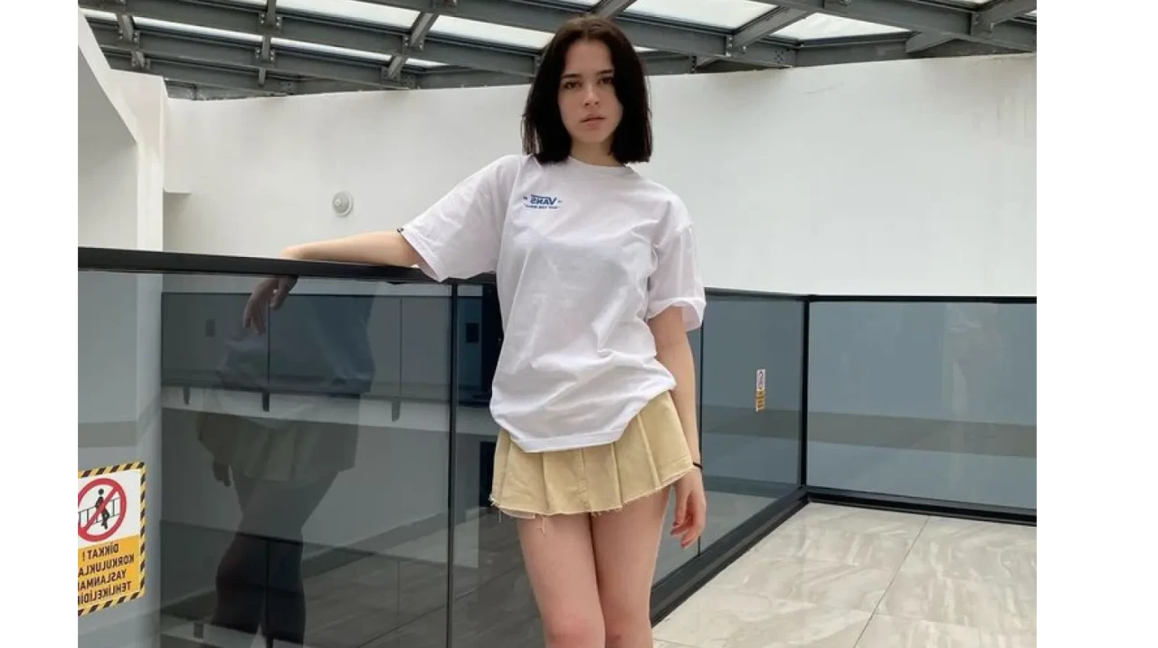 Çarpıntı Sezin Kimdir? Helin Elveren Kaç Yaşında, Nereli, Sevgilisi Kim, Hangi Dizide Oynuyor?