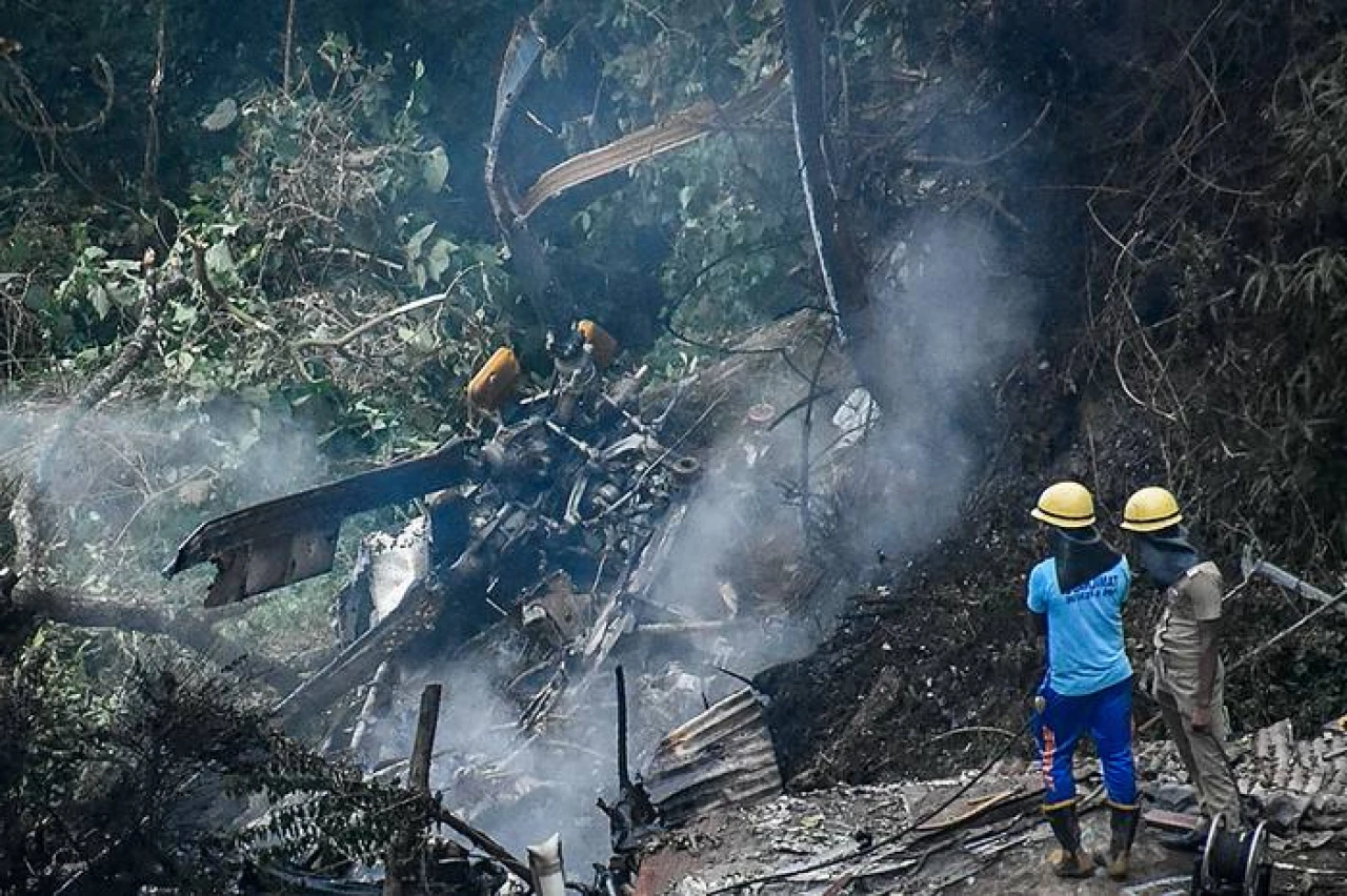 Endonezya’da Helikopter Kazası: Güney Kalimantan’da Enkaz Bulundu, 8 Kişi Kayıp