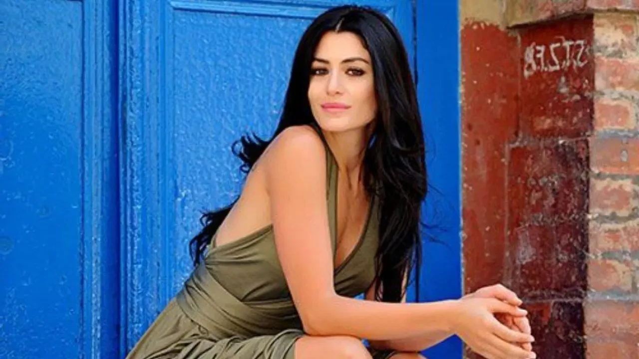 Çarpıntı Hülya Güneş Kimdir? Deniz Çakır Kaç Yaşında, Kimdir, Nereli, Evli mi, Hangi Dizilerde Oynadı?