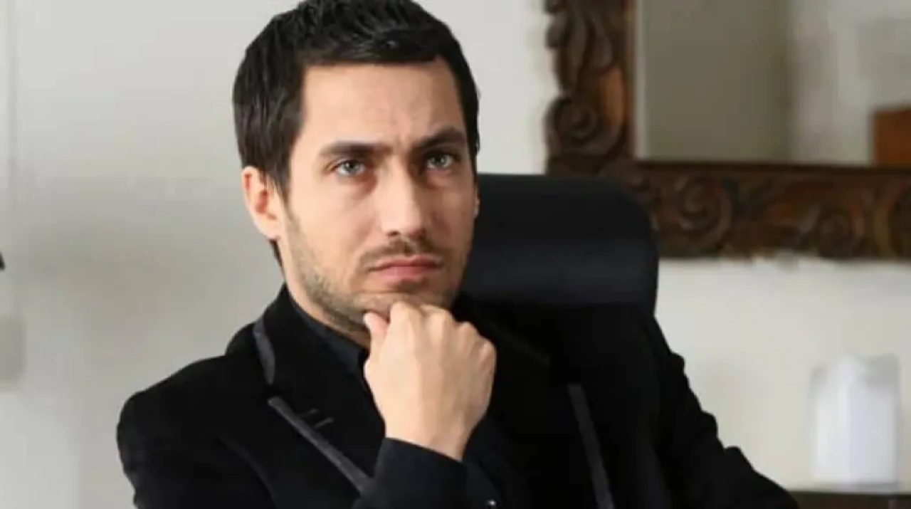 Sahtekarlar Koray Kimdir? Berk Hakman Kaç Yaşında, Nereli, Boyu Kaç, Hangi Dizilerde ve Filmlerde Rol Aldı?