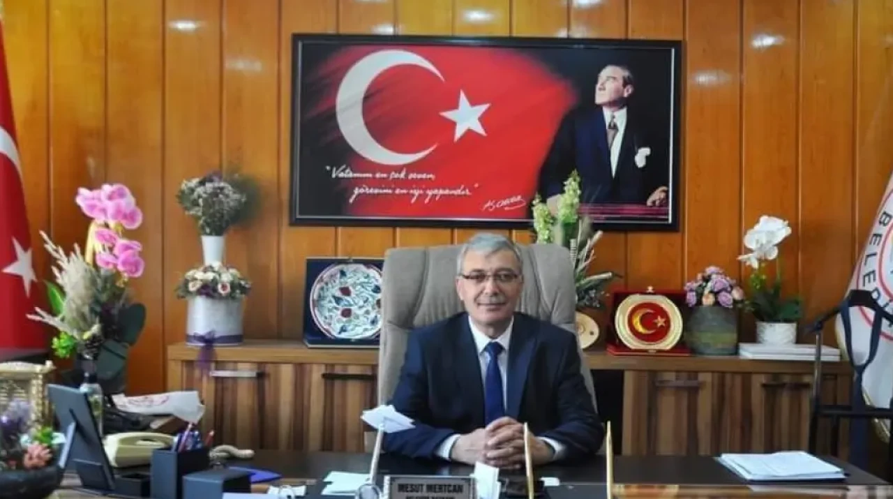 Mesut Mertcan kimdir? AK Parti'ye yeni katılan Mesut Mertcan kaç yaşında, aslen nereli, evli mi, eşi kim?