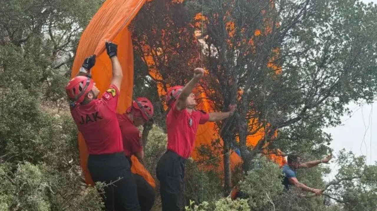 Babadağ’da Aynı Anda İki Yamaç Paraşütü Kazası: JAK Ekipleri Müdahale Etti