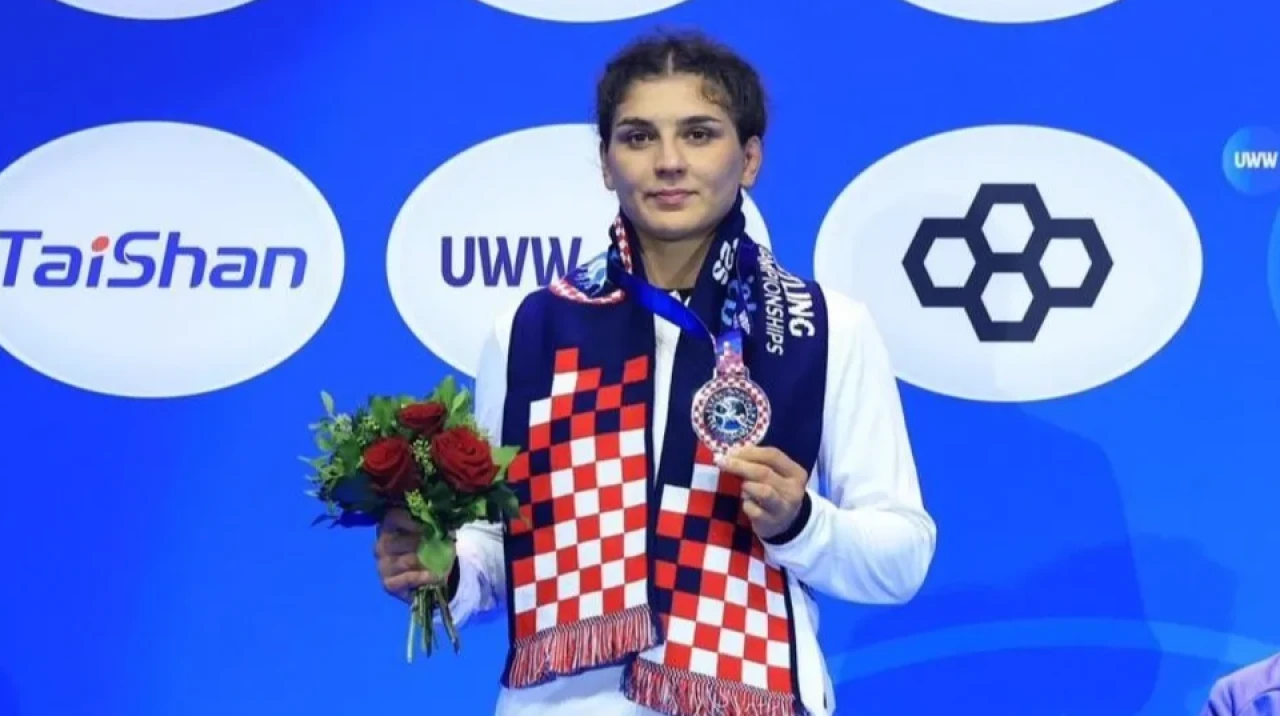 Milli Güreşçi Nesrin Baş Dünya Şampiyonası’nda Gümüş Madalya Kazandı