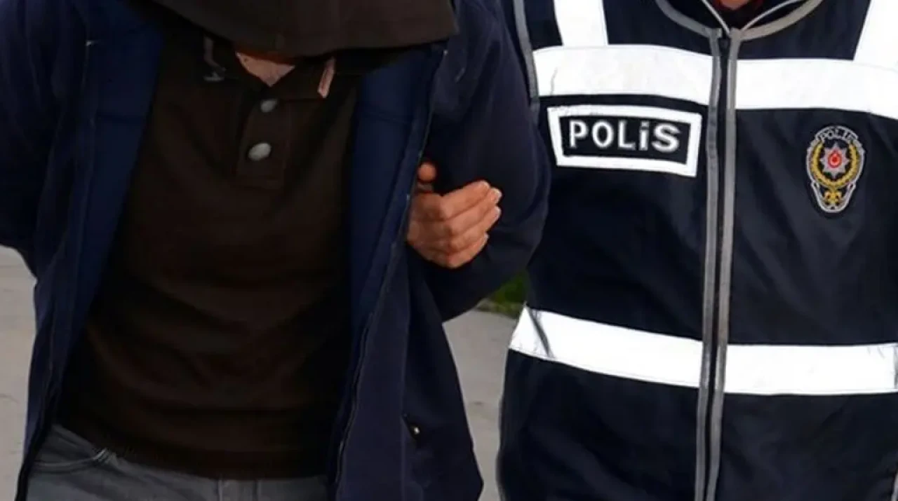 Muğla Ula’da Uyuşturucu Operasyonu: 695 Kök Kenevir ve 20 Kilo Esrar Ele Geçirildi