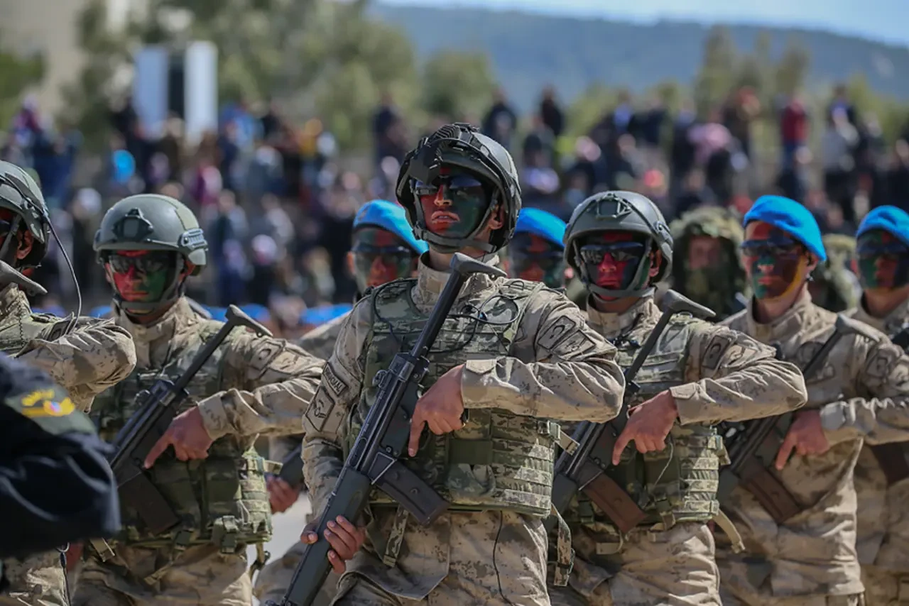 Uzman Çavuş Maaşları 2025: Gerçek Rakamlar, Şartlar, Avantajlar ve Kariyer Yolu