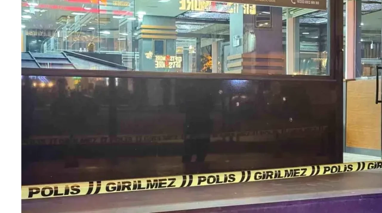 Beylikdüzü’nde Kuyumcuya Silahlı Saldırı: Motosikletli İki Şüpheli Kaçtı