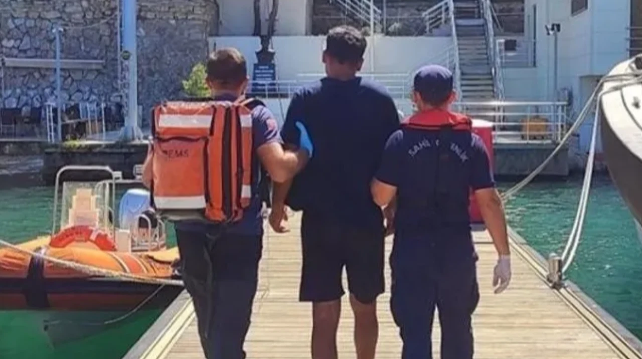 Fethiye Açıklarında Gezi Teknesinde Rahatsızlanan Vatandaşa Tıbbi Tahliye Gerçekleştirildi