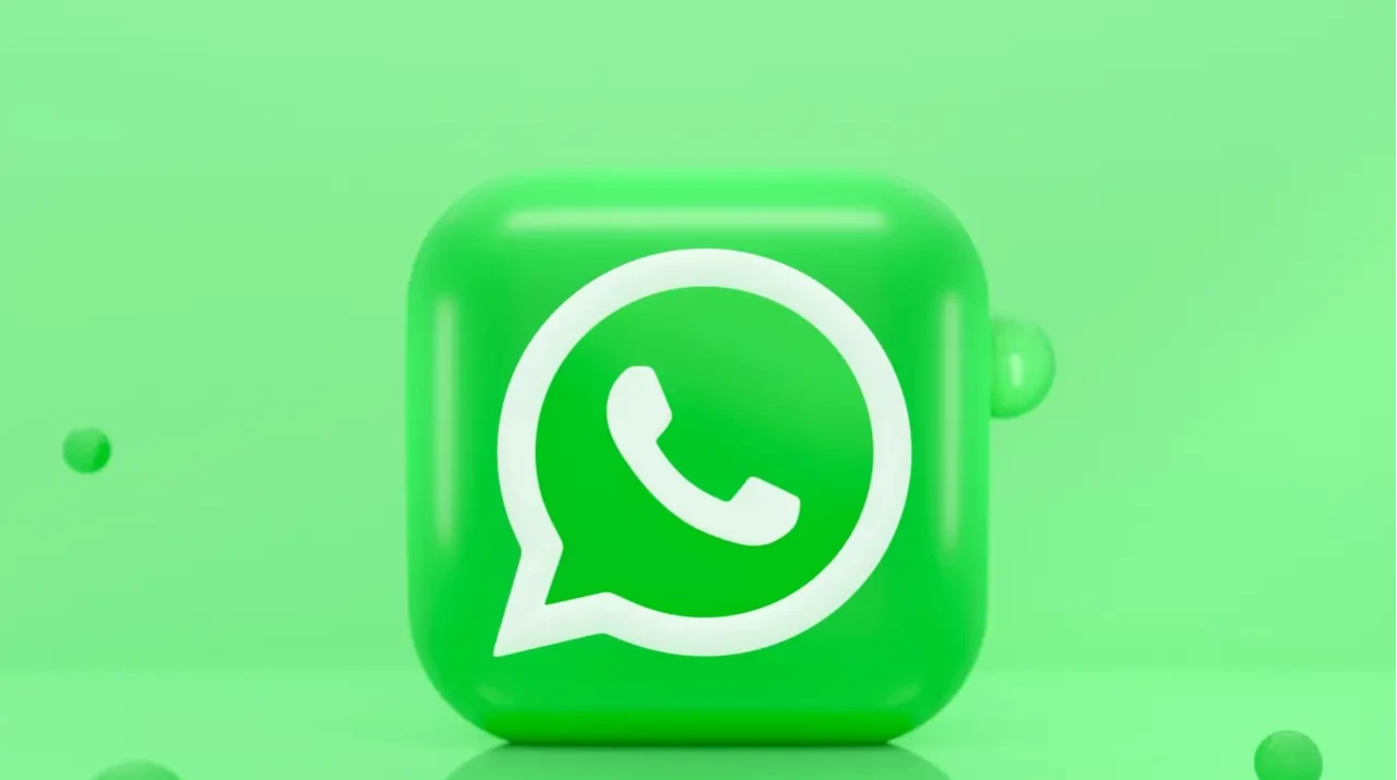 WhatsApp Sohbetlerinde Yeni Dönem: GIPHY Çıkartmaları, Yapay Zeka Desteği ve Kişisel Tasarım Araçları Yayında!