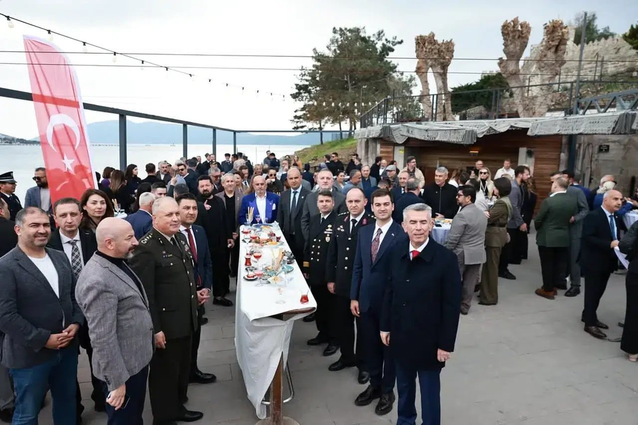 Bodrum’da Geleneksel Bayramlaşma: Kaymakam Ali Sırmalı Trafo Kafe’de!