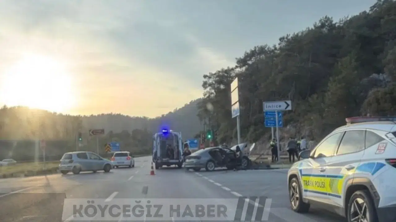 Fethiye İnlice Kavşağında Kaza: Trafik Işıkları Çare Olmadı