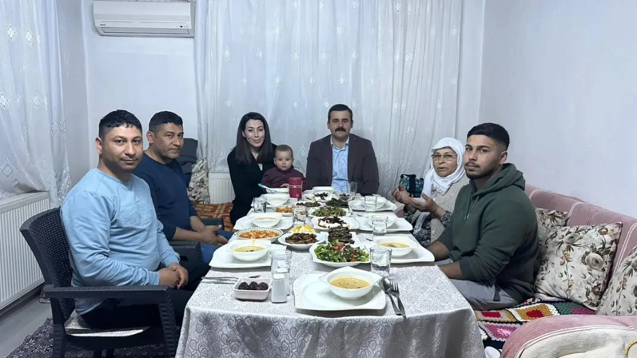 Köyceğiz Kaymakamı Mert Kumcu Şehit Ailesinin İftar Sofrasında