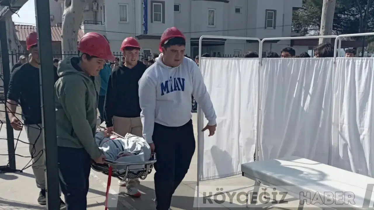 Köyceğiz'de Okulda Deprem Alarmı: Öğrenciler Saniyelerle Yarıştı