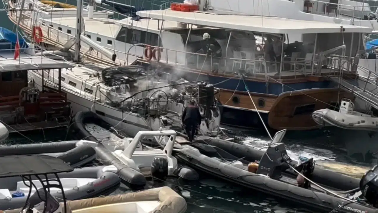 Fethiye’de Korkutan Tekne Yangını Yarımada Girişinde Hareketli Anlar