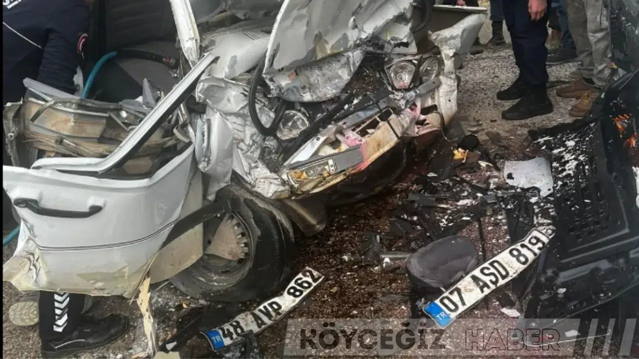 Görenler Gözlerine İnanamadı! Önü Yok Oldu: 3 Kişi Can Pazarı Yaşadı!