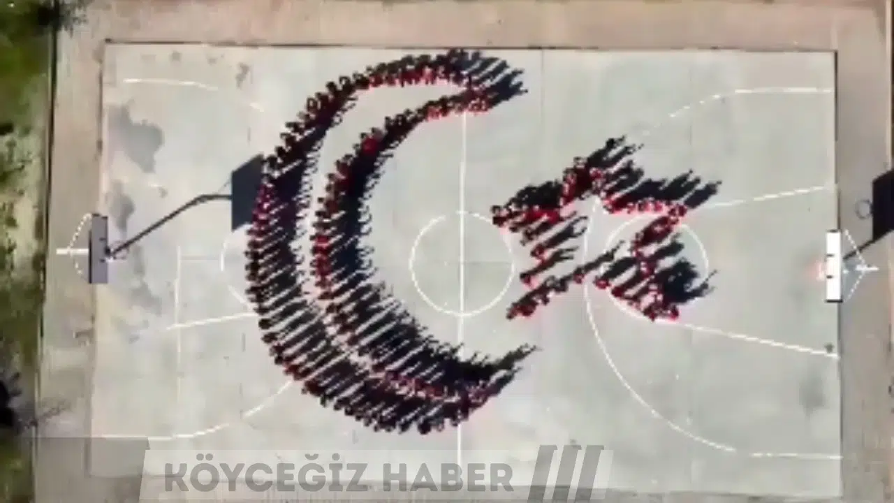 Köyceğiz’de 155 Öğrenci Bayrak İçin Tek Yürek Oldu