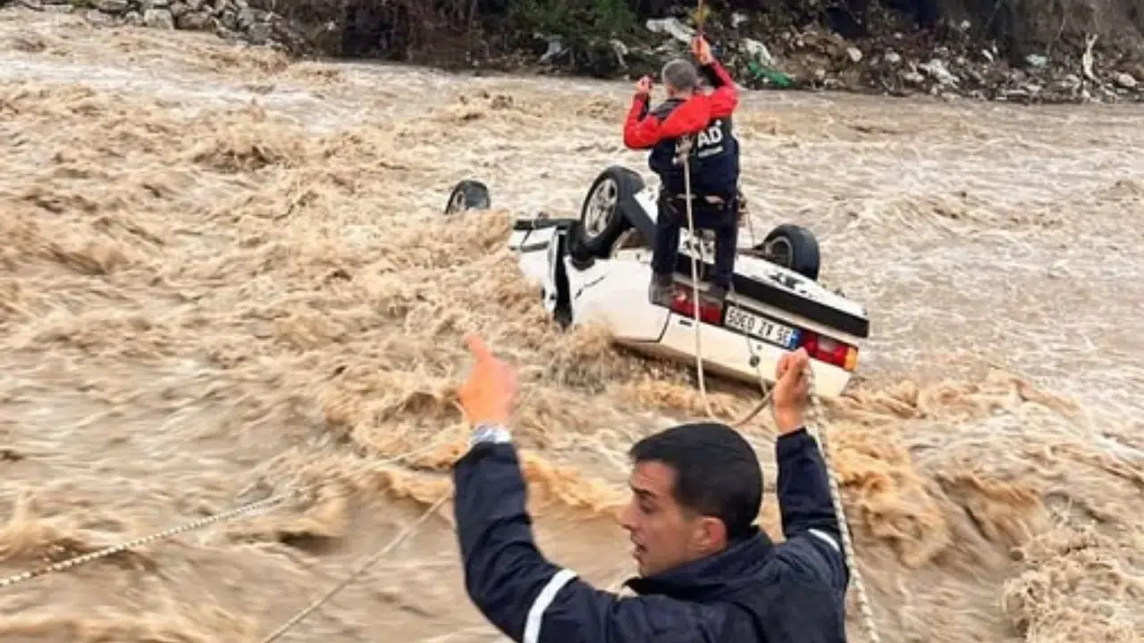 Milas Yakaköy’de Sel Dehşeti: Dereye Düşen Araçta 1 Ölü!