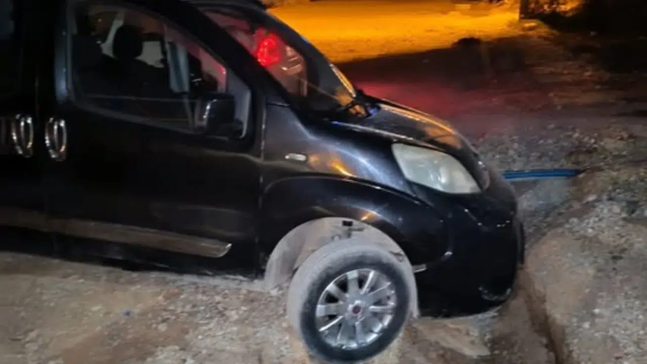 Menteşe Yeniköy’de Altyapı Çukuru: Sürücü Kaza Yaptı