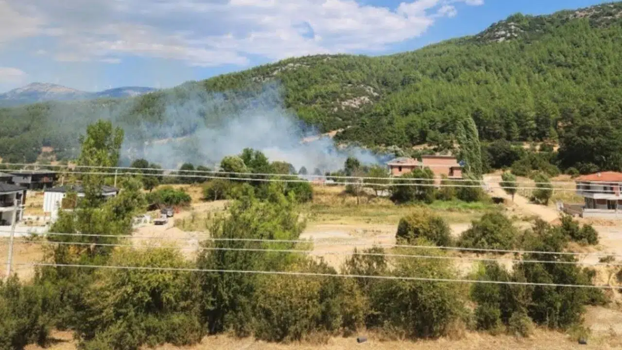 Menteşe Yeniköy’de Yangına Helikopterli Müdahale