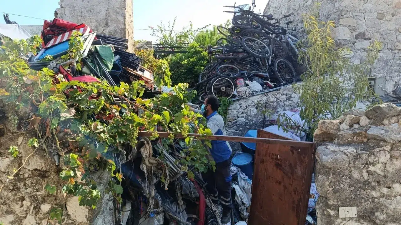 Datça'da Çöp Evden 5 Ton Atık Çıkarıldı!