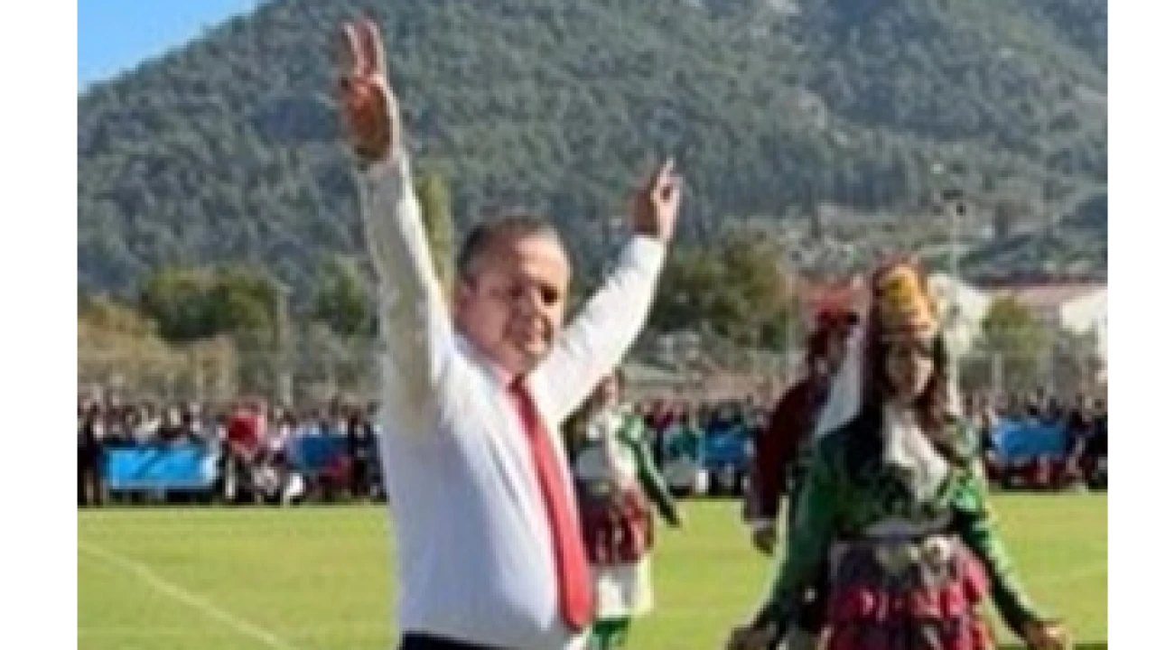 Fethiye’de Cumhuriyet Coşkusu Zeybekle Zirveye Çıktı! Kaymakam Fatih Akkaya’dan Sürpriz Gösteri