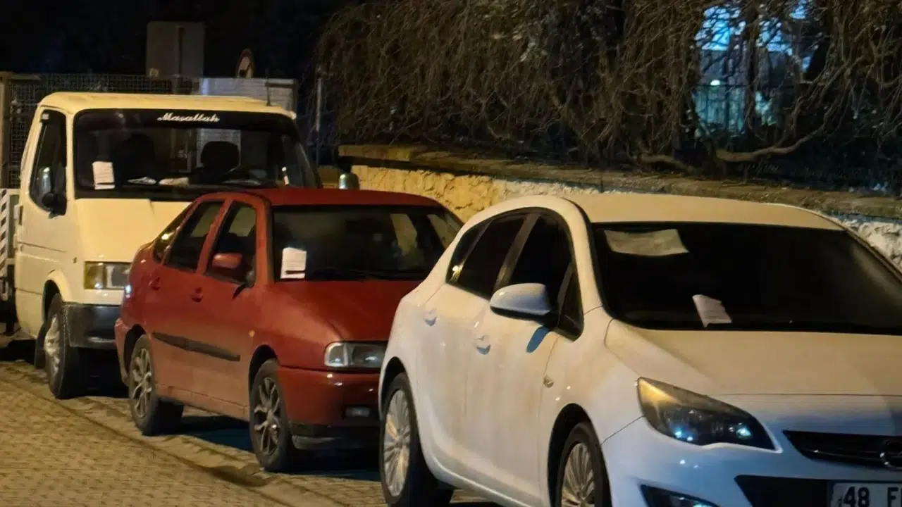 Muğla’da Trafik Cezası Şoku: Altından Siyasi Broşür Çıktı!