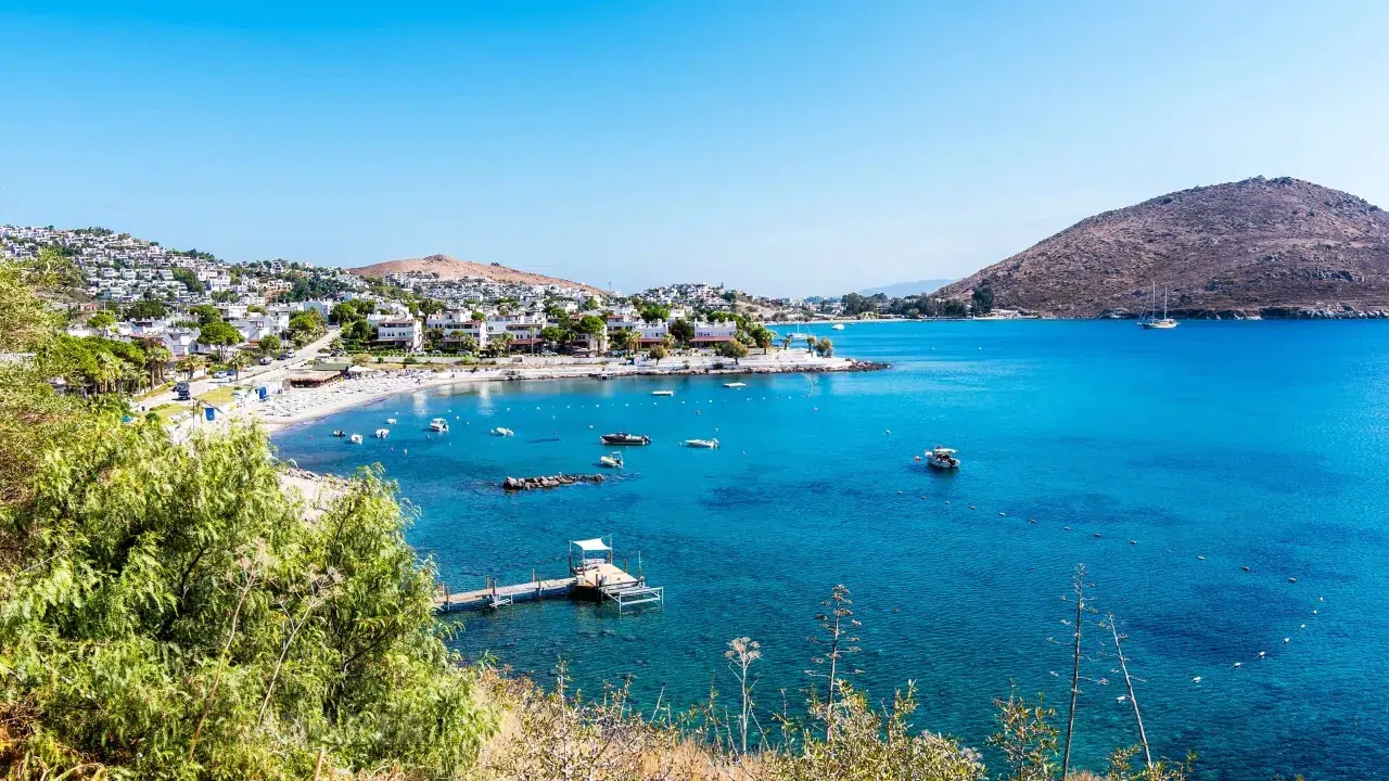 Akyarlar Bodrum 2026: Plajları, Rüzgâr Sörfü ve Gezi Rehberi