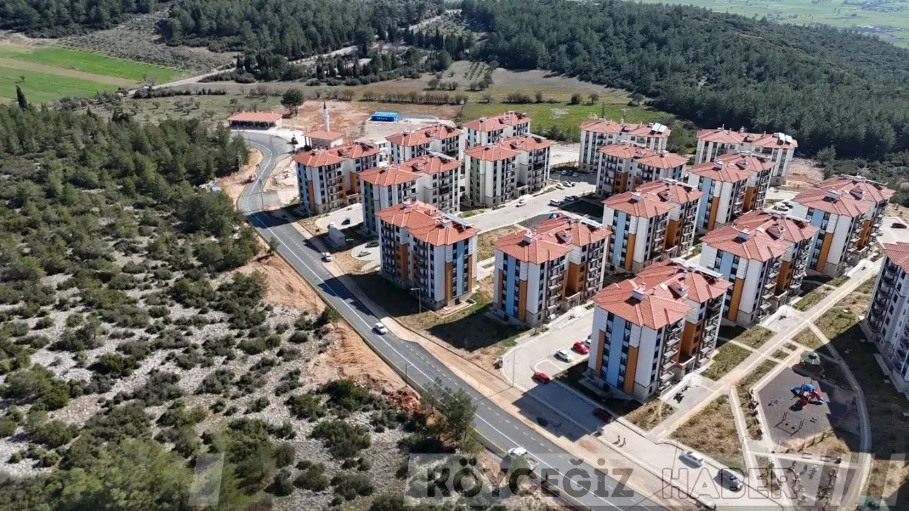 Muğla Büyükşehir Akçaova TOKİ Yolunu Yeniledi