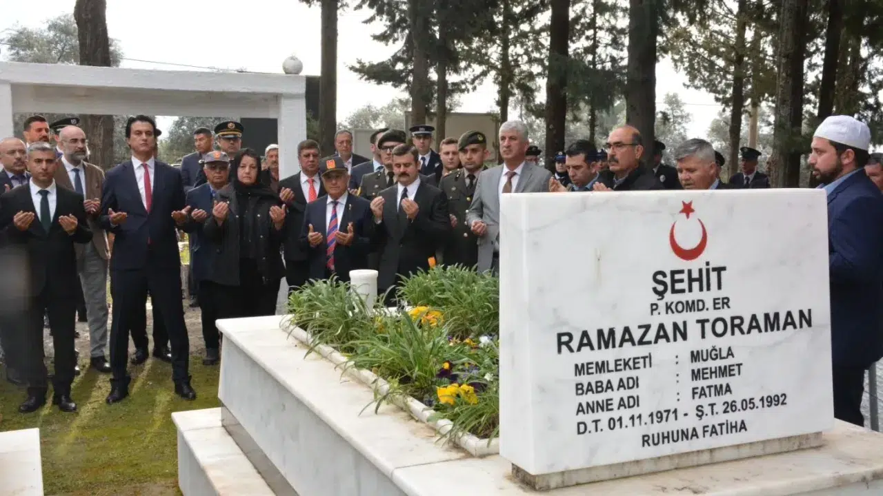 Köyceğiz’de Şehitlikte Hüzün ve Gurur Bir Arada