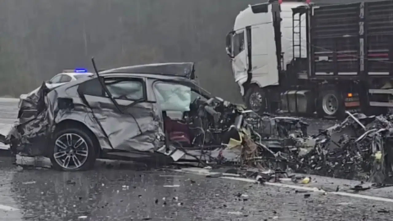 Milas’ta Kamyon ile Otomobil Çarpıştı: Feci Kaza!